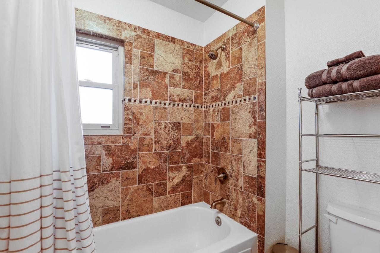 Captivating Continental Country Club Retreat With 4 Bdr And Spacious Deck! Flagstaff Eksteriør bilde